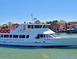 Full-Day: Murano, Burano & Torcello + Glass Factory